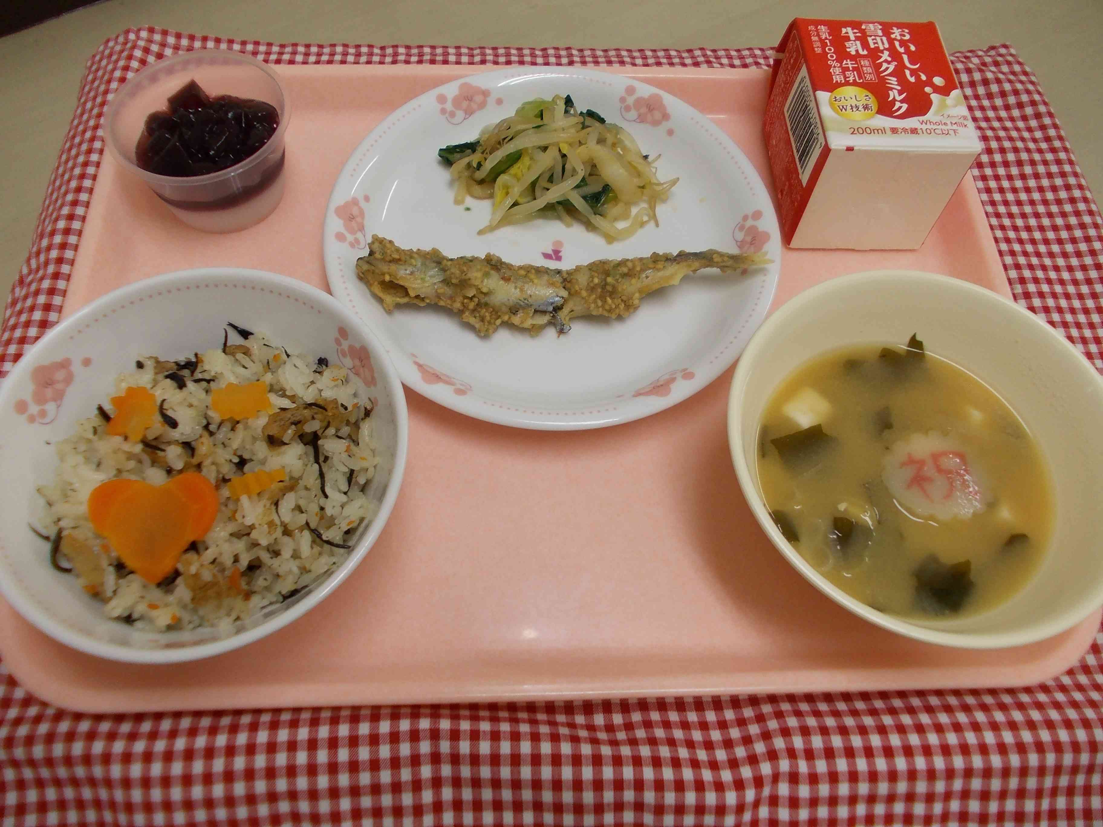 0617開校記念日のお祝い給食.JPG